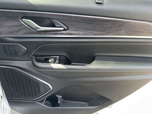 Used 2024 Jeep Grand Cherokee L Overland w/ Advanced Protech Group III image 39