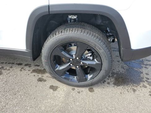 New 2025 Jeep Grand Cherokee Limited w/ Black Appearance Package image 5