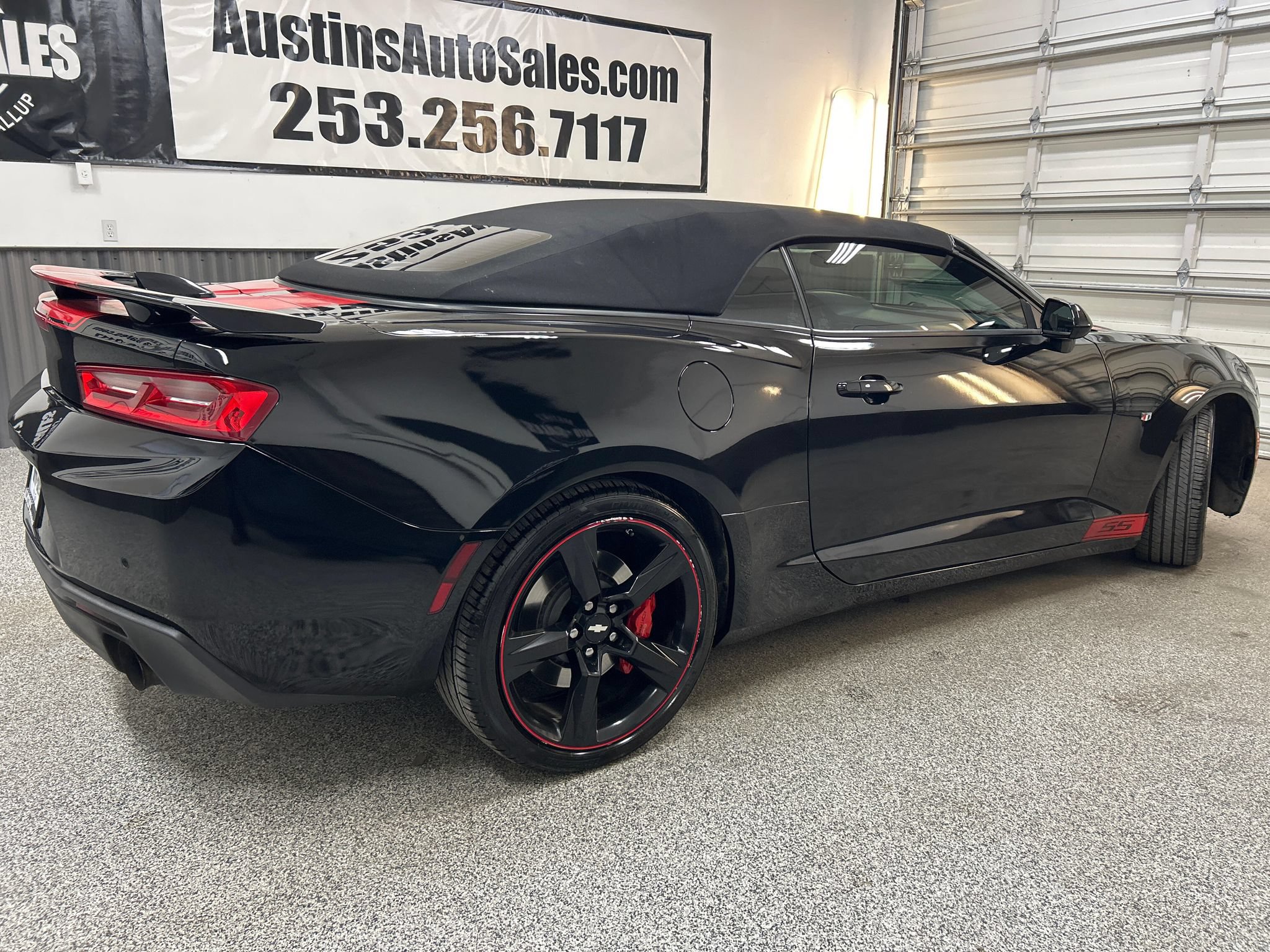 Used 2018 Chevrolet Camaro SS RWD image 6