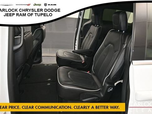 Used 2026 Chrysler Pacifica Limited FWD image 26