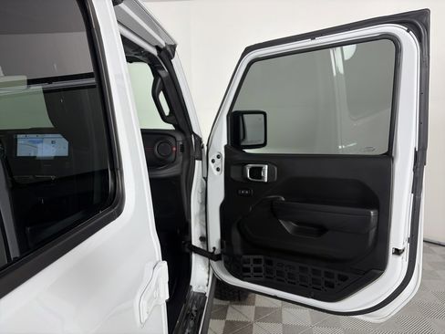 Used 2024 Jeep Wrangler Unlimited Rubicon w/ Technology Group image 32