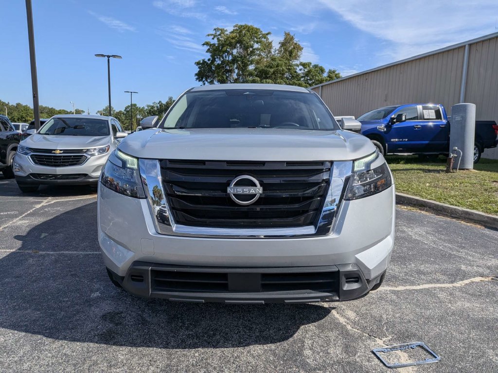 Used 2025 Nissan Pathfinder SV FWD image 7