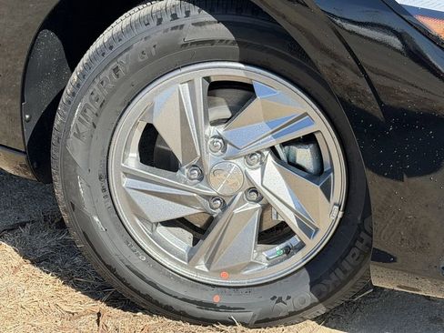 New 2026 Hyundai Elantra SE image 9
