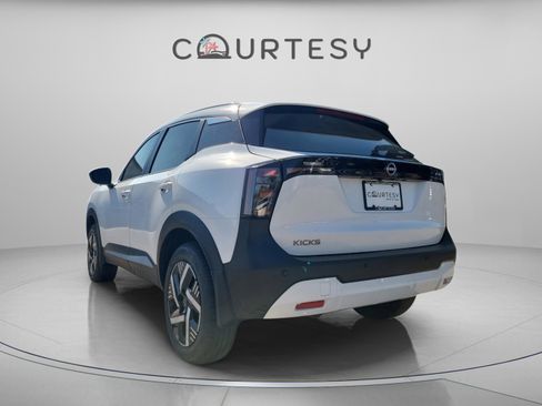 New 2026 Nissan Kicks SV image 4