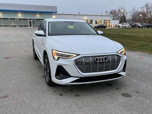 Used 2022 Audi e-tron Premium Plus w/ Premium Plus Package image 7