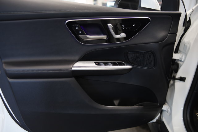 Used 2023 Mercedes-Benz GLC 300 4MATIC image 10