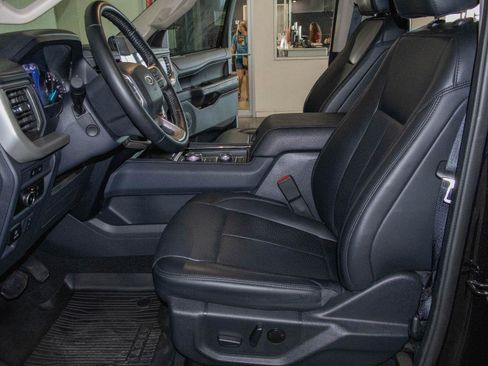 Used 2024 Ford Expedition XLT AWD/4WD image 8