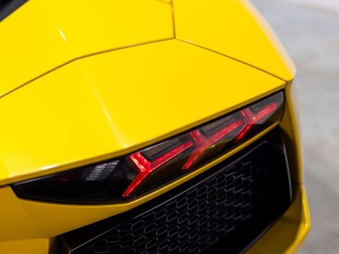 Used 2013 Lamborghini Aventador LP 700-4 image 40