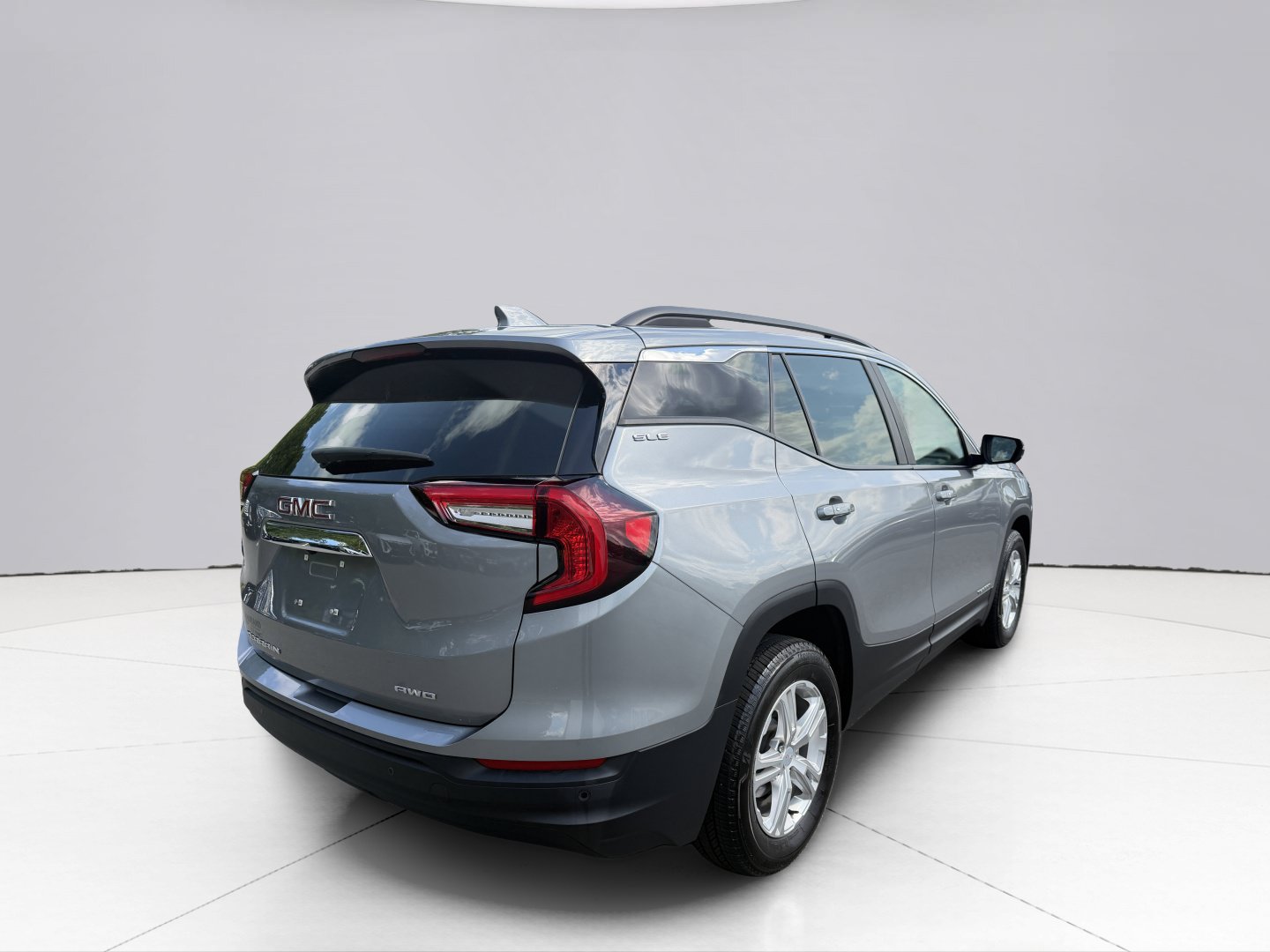 Used 2024 GMC Terrain SLE w/ Driver Convenience Package AWD/4WD image 6