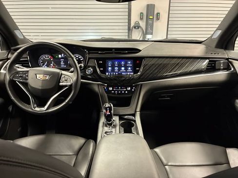 Certified 2025 Cadillac XT6 Premium Luxury AWD/4WD image 12