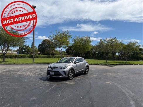 Used 2020 Toyota C-HR XLE image 1