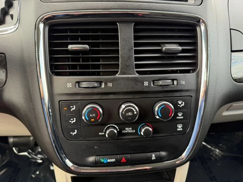 Used 2018 Dodge Grand Caravan SE w/ UConnect Hands-Free Group FWD image 26