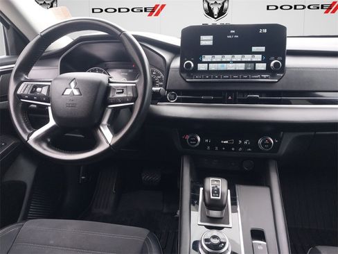 Used 2024 Mitsubishi Outlander SE image 11