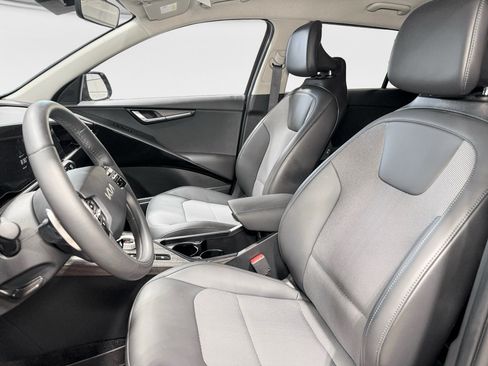 Used 2025 Kia Niro Wind w/ Wind Preserve Package FWD image 17