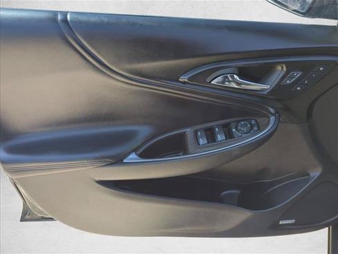Used 2017 Chevrolet Malibu Premier w/ Premier Sun and Wheel Package FWD image 10