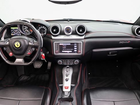Used 2016 Ferrari California T RWD image 44
