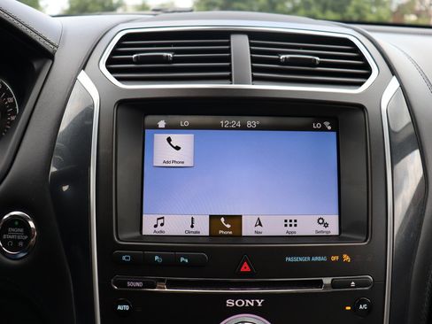 Used 2018 Ford Explorer Platinum AWD/4WD image 25