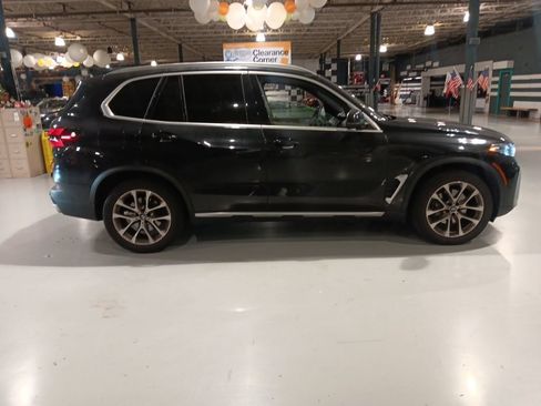 Used 2024 BMW X5 xDrive40i w/ Premium Package AWD/4WD image 12