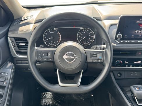 Used 2024 Nissan Rogue SV FWD image 13