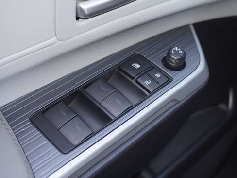 Certified 2026 Toyota Sienna XLE FWD image 16