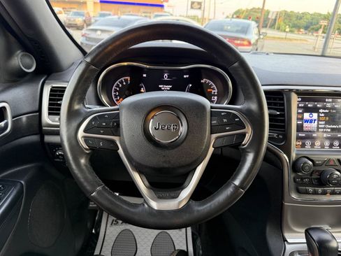 Used 2018 Jeep Grand Cherokee Altitude RWD image 14