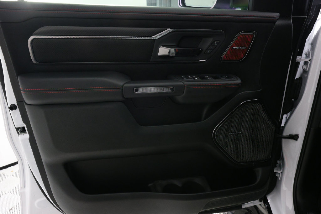 Used 2027 RAM 1500 4x4 Crew Cab image 15