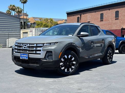 Used 2025 Hyundai Santa Cruz SEL AWD/4WD image 2
