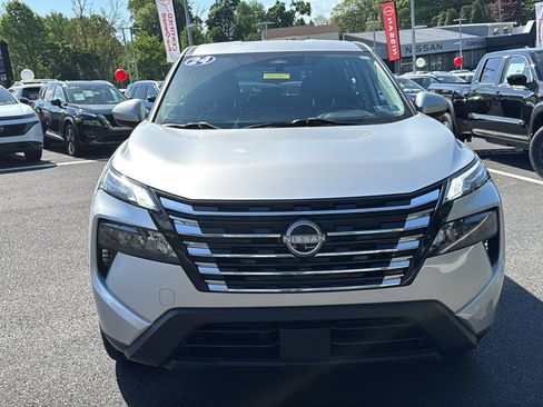 Certified 2024 Nissan Rogue SV AWD/4WD image 2