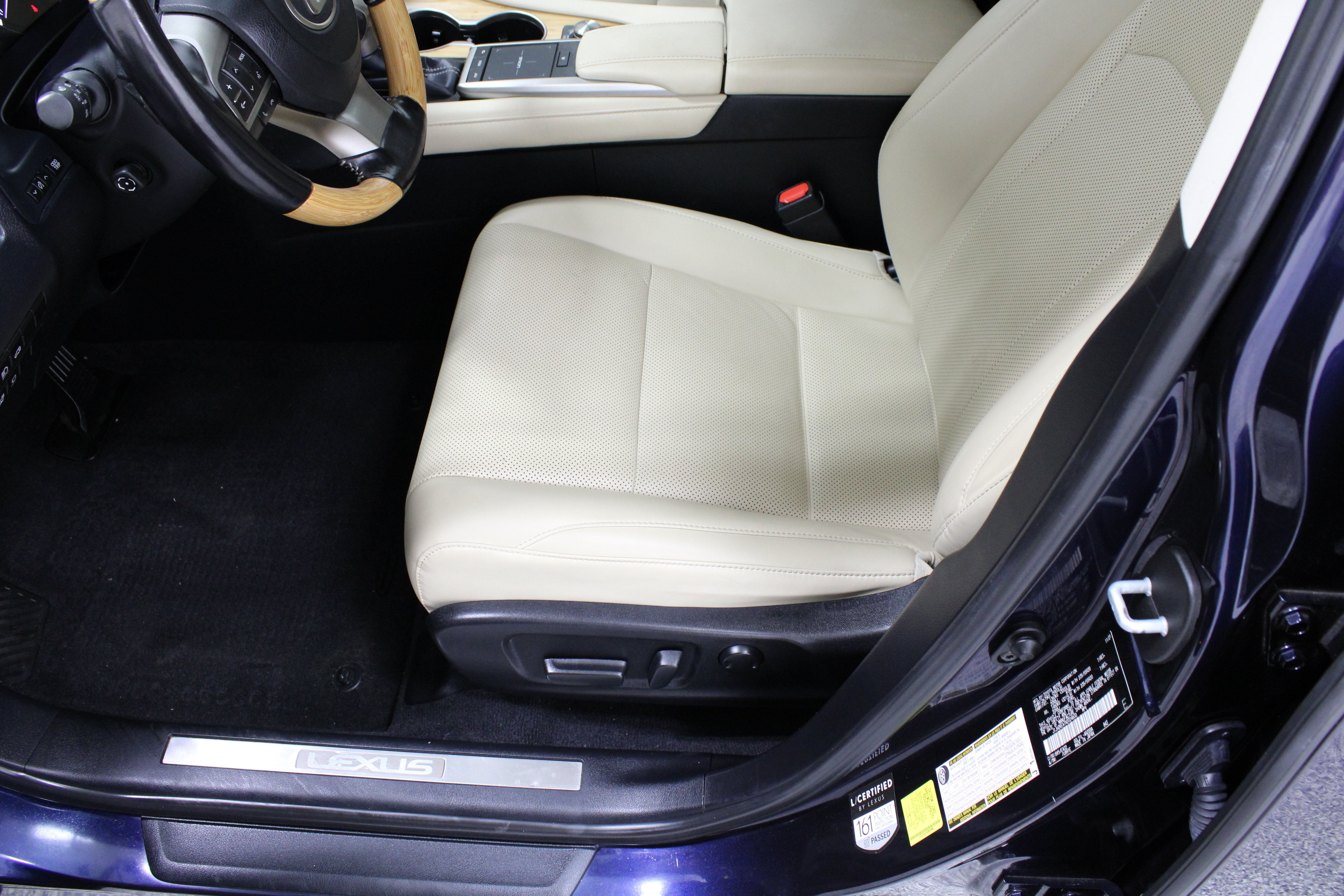 Used 2022 Lexus RX 350L FWD w/ Premium Package image 15