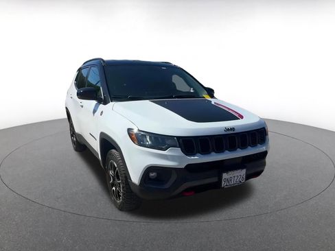 Used 2025 Jeep Compass Trailhawk w/ Trailer Tow Group image 3