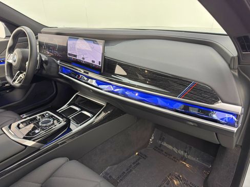 Used 2024 BMW 740i w/ Premium Package 2 image 15