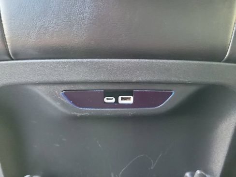 Used 2024 Chrysler Pacifica Touring-L FWD image 15