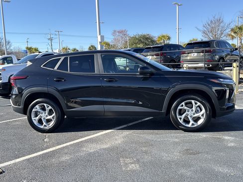 Certified 2024 Chevrolet Trax LS w/ LS Convenience Package image 19