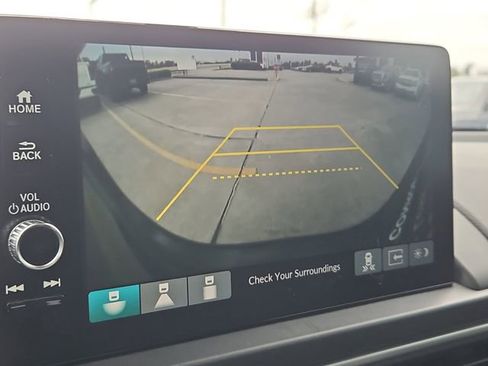 Used 2025 Honda Pilot Touring image 24