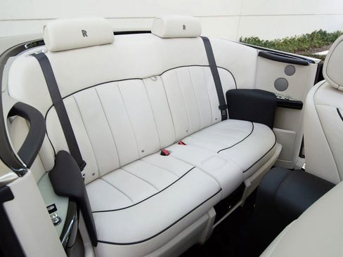 Used 2016 Rolls-Royce Phantom Drophead Coupe image 65