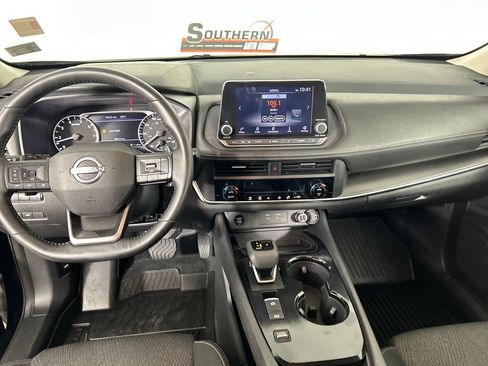 Used 2025 Nissan Rogue SV FWD image 18