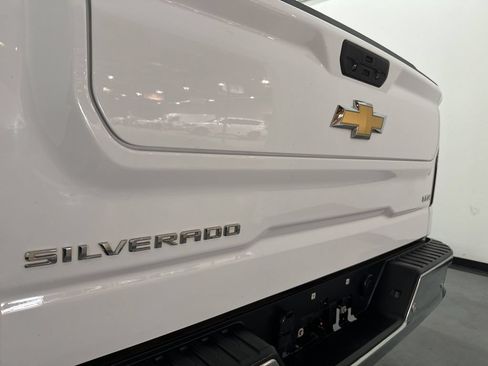 Used 2021 Chevrolet Silverado 1500 LTZ w/ LTZ Convenience Package II AWD/4WD image 13