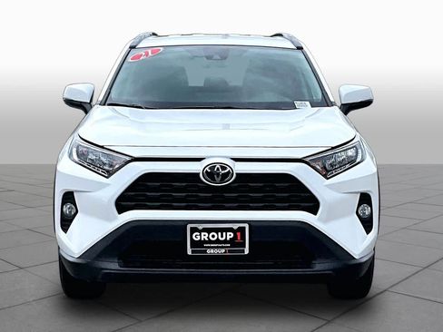 Used 2021 Toyota RAV4 XLE w/ Carpet Mat Package (TMS) FWD image 3