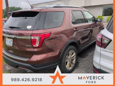 Used 2018 Ford Explorer XLT w/ Equipment Group 202A AWD/4WD image 4