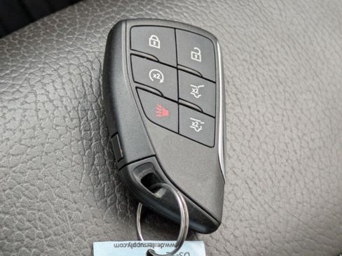 Certified 2021 GMC Yukon Denali w/ Denali Premium Package AWD/4WD image 35
