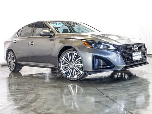 Used 2024 Nissan Altima 2.5 SL AWD/4WD image 2