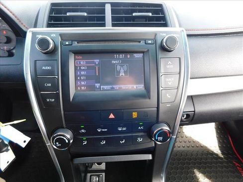 Used 2017 Toyota Camry SE image 13