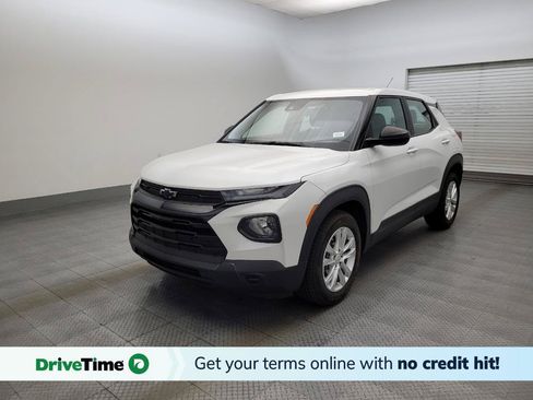 Used 2021 Chevrolet TrailBlazer LS w/ LPO, Blackout Package FWD image 1
