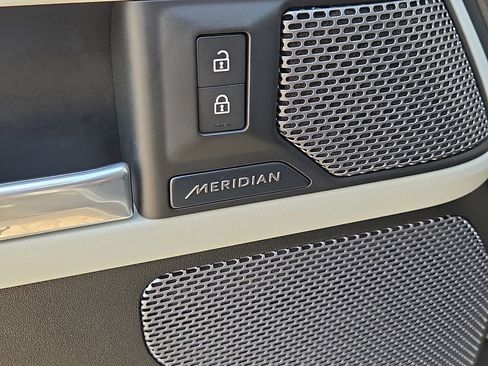 Used 2021 Land Rover Defender 110 SE image 22