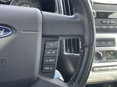 Used 2010 Ford Edge SEL image 27