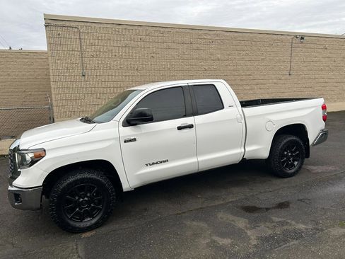 Used 2018 Toyota Tundra SR5 AWD/4WD image 8