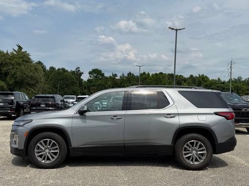 Used 2023 Chevrolet Traverse LT FWD image 4