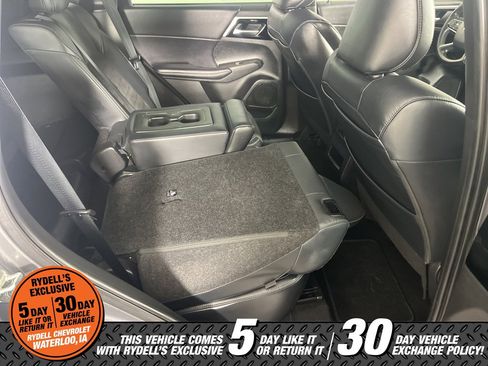 Used 2023 Mitsubishi Outlander SE image 17