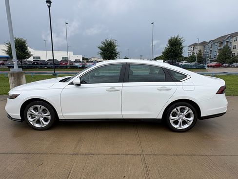 Certified 2025 Honda Accord LX image 5