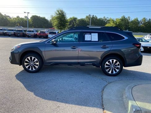 Used 2025 Subaru Outback Limited AWD/4WD image 4